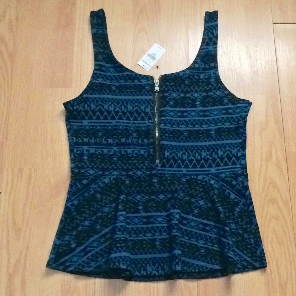Express Top - Picture 2 of 7